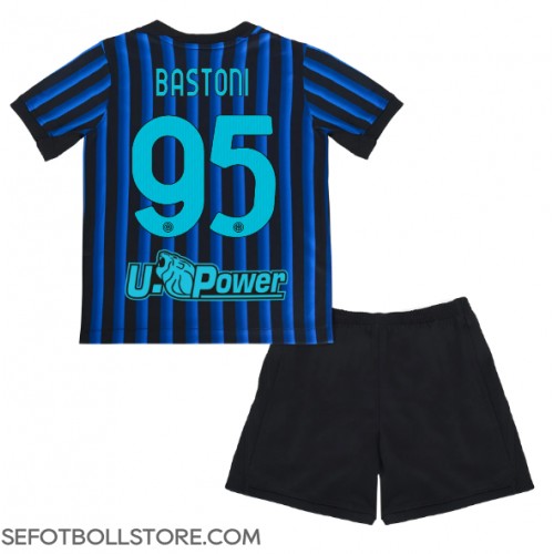 Inter Milan Alessandro Bastoni #95 Replika babykläder Hemmaställ Barn 2025-26 Kortärmad (+ korta byxor)